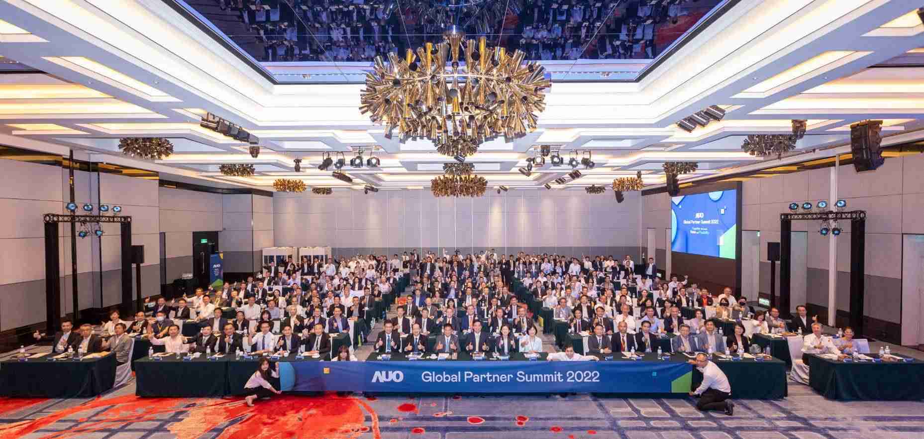 友達推動「安心、、、、創新、、用心、、、同心、、、、盡心」五星職旅，，，，為菲籍員工打造全方位照護，，，首度贏得「人權實踐與發展領袖獎」殊榮