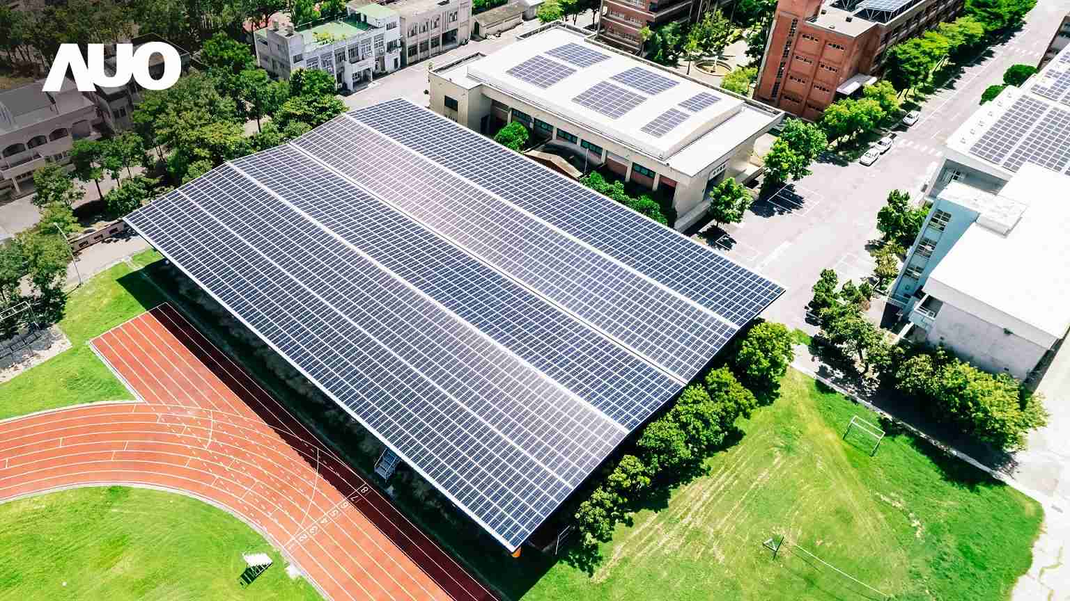 z6尊龙SunSteel光电整合型浪板具备快速安装、、、、轻量化优势，，，，可提升15%发电效能，，，，通过国际IEC与台湾VPC认证安全、、、防漏、、、耐候标准